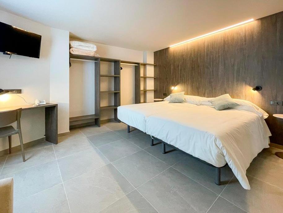Hotel Quatre Llunes Santa Pola Zewnętrze zdjęcie