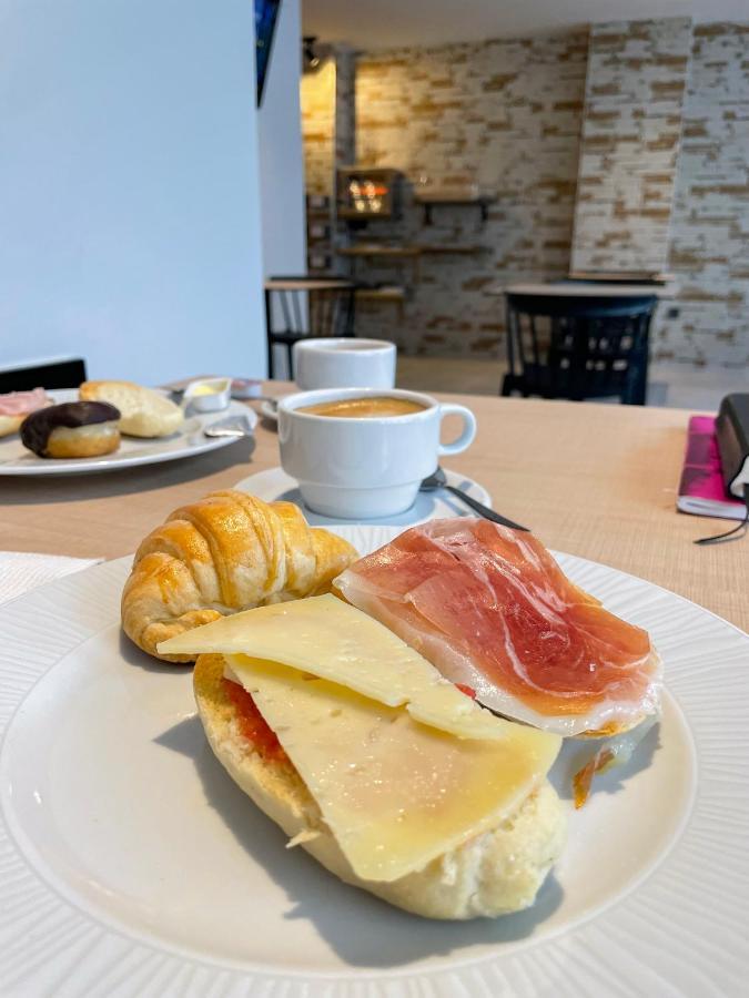 Hotel Quatre Llunes Santa Pola Zewnętrze zdjęcie